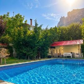 Arida farm, hotel en Bisharri