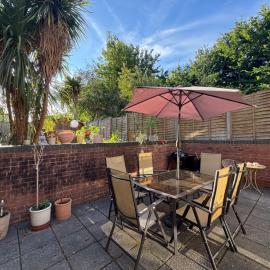 Garden flat - sleeps 6