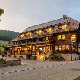 Hotel-Gasthaus Goldener Engel, hotel u gradu Glotertal