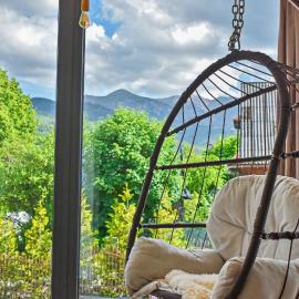 Apartamenty Widokowe Pod Lasem โรงแรมในกอสเชียลิสกอ