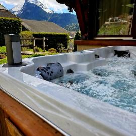 Large Superior Style Chalet - Central Location