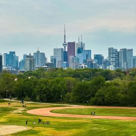 Luxury Executive 1BR Plus Den Residence - Free Parking - Steps to CN Tower & Toronto Attractions