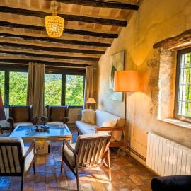Mas de la Guilona - Masía histórica de 4 estrellas, Hotel in Chert