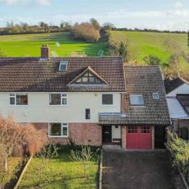Spacious family retreat - walk to Addenbrookes, hotel in Cherry Hinton