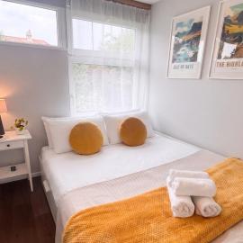 Quiet 2 bed Hideaway - Walk to River and Centre