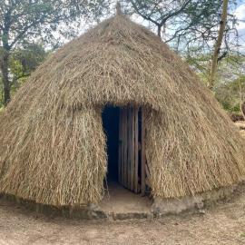 Akamba Traditional Grass Hut, hotel em Emali
