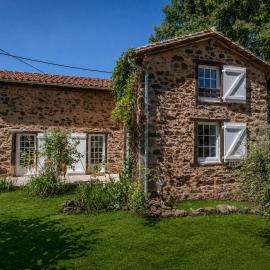Viesnīca La Petite Maison du Golf, au Golf de la Porcelaine pilsētā Panazol