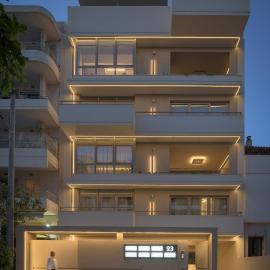 Leste Urban Living, a Stylish Suite for 2, centraly located, with private parking!