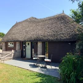Unique Thatched Retreat near Salcombe and Beaches