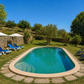 Encantadora finca con piscina en la naturaleza