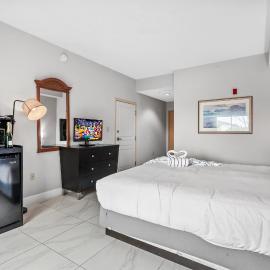 Disney Shuttle Studio & Resort Pool & Parking