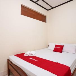 RedDoorz Syariah at Wisma Madukismo UMY, hotel a Jarakan