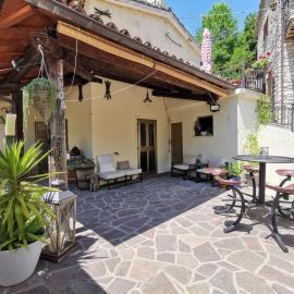 Bed & Breakfast SENTIERO 54, hotell i Cantiano