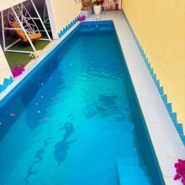 Chambre salon cuisine piscine jacuzzi Saly, hotel v destinácii Mbour