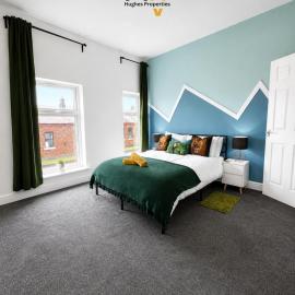 Two Bedroom House - Free Parking - Wi-Fi - 2 mins From Crewe Station By AV Hughes Properties