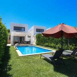 Villa Mare 2 - Private Pool, Sea View, Starlink, 4 Bdrms, hotel a Hanioti