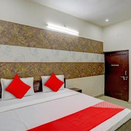 Prayagraj में, होटल Hotel O The Raghav Villa