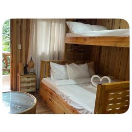 WOODEN CHALET ROOMS near SUMAGUING CAVE, ξενοδοχείο σε Sagada