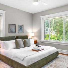 The Oak - A St. Louis Retreat