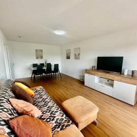 Panorama City Appartement Göppingen - 5 Einzelbetten, Küche, Balkon, Parkplatz, Aufzug, WLAN