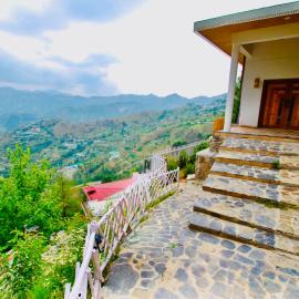 Scenic Two Bedroom Cottage with Kitchen