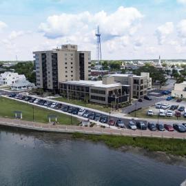 #228 Ballou Skies - Condo The Bask at Harborview, hotell i Morehead City