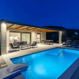 Navelina Villa II, hotel u gradu Drepano