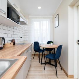 Apartment 1 - Bright & Quiet 2BR Apartment, Near Old Town, hotel i Tallinn