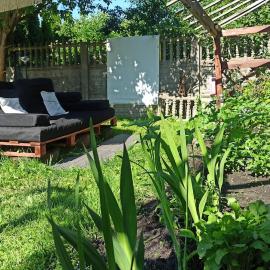 Zielony Azyl large 2 bedroom apartment with balcony and free parking, khách sạn ở Łask