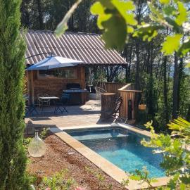 Le Masdemoiselle Chalet – hotel w mieście Salernes