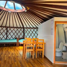 King Terelj Resort, Yurt with Modern Comfort, hotel di Nalayh
