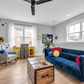Saint Elmo Chatt with King Bed that Sleeps 3 with a Full Kitchen