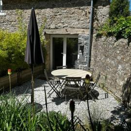 Petite maison avec terrasse