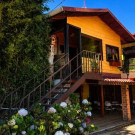 Chalet Rústico para parejas, hotel a Alajuela