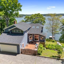 Serene waterfront home w/ a dock, large deck & amazing views!, Hotel in Dyer Cove