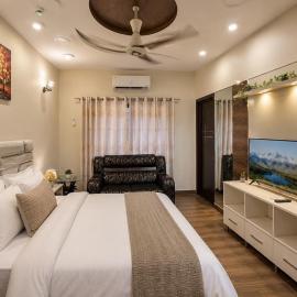 DHA Phase 9 Luxury 3BR, 4 ACs, Home Office, Family Stay, hotel u gradu Lahore