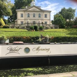 Boutique London Narrowboat, готель у місті Кінгстон-на-Темзі