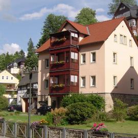 Haus Daheim - Ferienwohnungen in Kurort Rathen, hotel in Kurort Rathen
