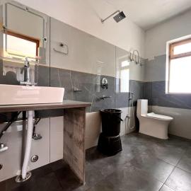 Middleland homestay kaza