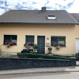 Appartement mit separatem Eingang und Stellplatz