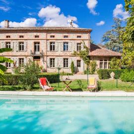 Domaine De Roucayrols, hotel in Ambres