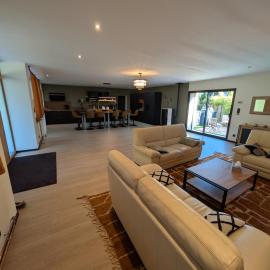 Maison entière, 5 couchages, avec grand espace salon cuisine de 80m2 à quelques minutes des plages de la Dordogne