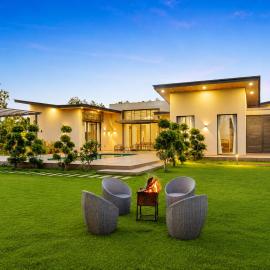 ELIVAAS Signature El Bosque Spacious 4-BHK Villa With Private Pool, Garden & Open-air theater setup, Hotel in Dhānkia