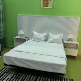 Hôtel La Parisienne, hotel din Louga