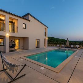 Family Villa Velunida