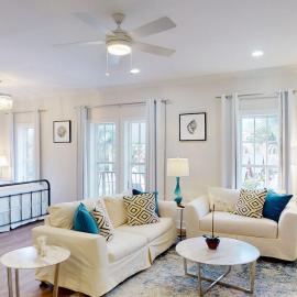 Spacious sunny studio with central AC pool hot tub beach tram & beach access, hotel in Rosemary Beach