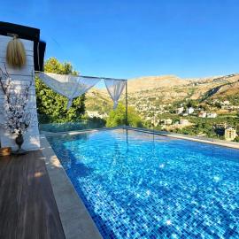 FarayayellowstonePool, hôtel à Ash Sha‘rah