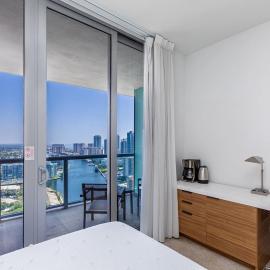Beachwalk Resort Hallandale Studio High Floor Ocean View 3004, hotell i Hallandale Beach