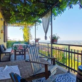 Casa vacanza il colle del vento, hotel en Calosso