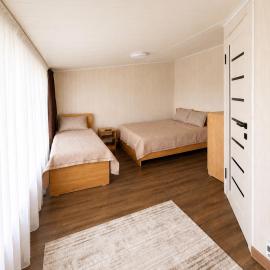 Valentina`s Guesthouse, хотел в Korumdy